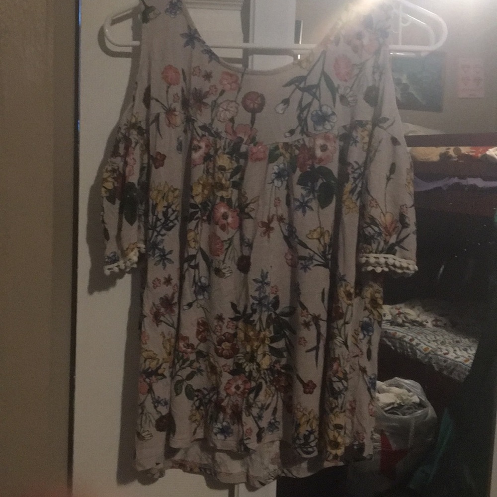 Shoulderless floral blouse!